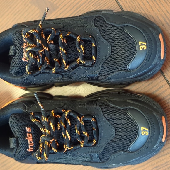 Balenciaga Triple S size 7 - Picture 2 of 11